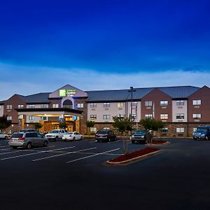 Holiday Inn Express & Suites Birmingham South - Pelham By Ihg